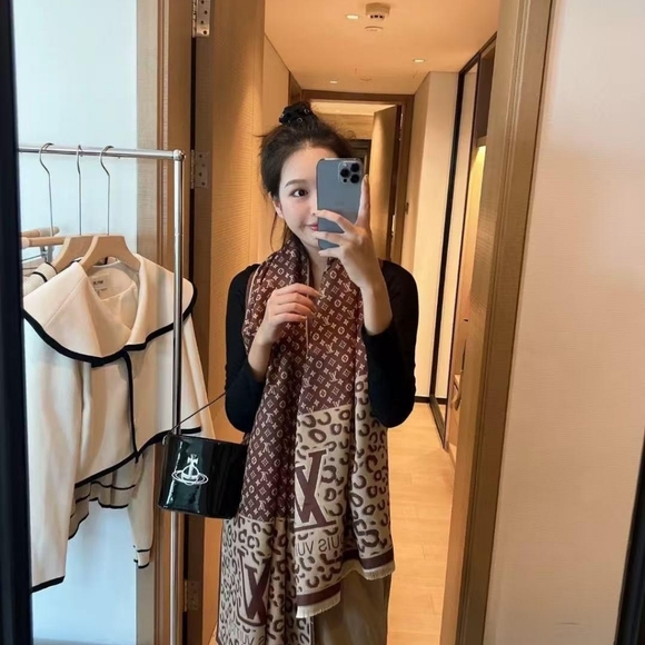 <AUTHENTIC>Louis Vuitton Scarf